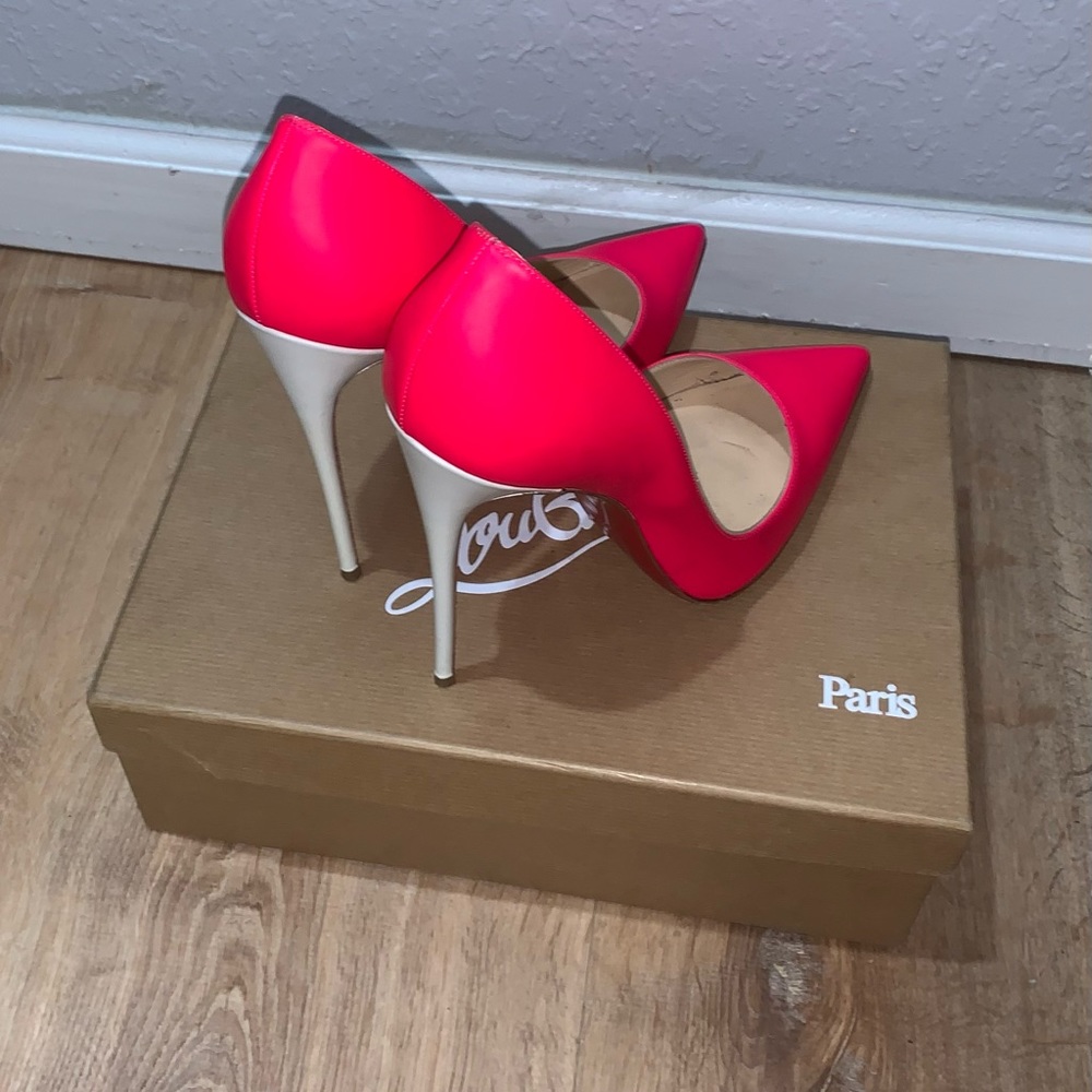Christian Louboutin So Kate Heels - Picture 9 of 11